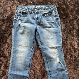 Women’s cropped frayed bottom Jeans